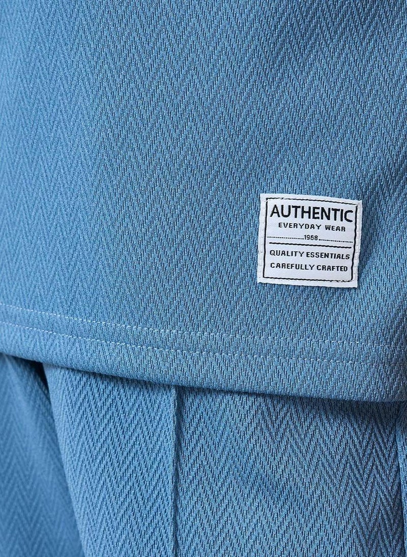 ستايلي مجموعة من شورت وتيشيرت محبوك بتفاصيل بارزة - Image 4